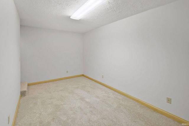 7312 W St Andrews Avenue, Yorktown, IN 47396