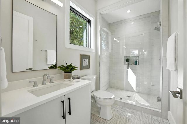 1910 CHERRI DR, Falls Church, VA 22043