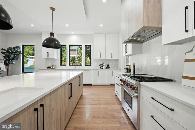 1910 CHERRI DR, Falls Church, VA 22043