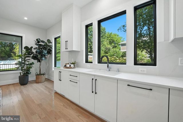 1910 CHERRI DR, Falls Church, VA 22043