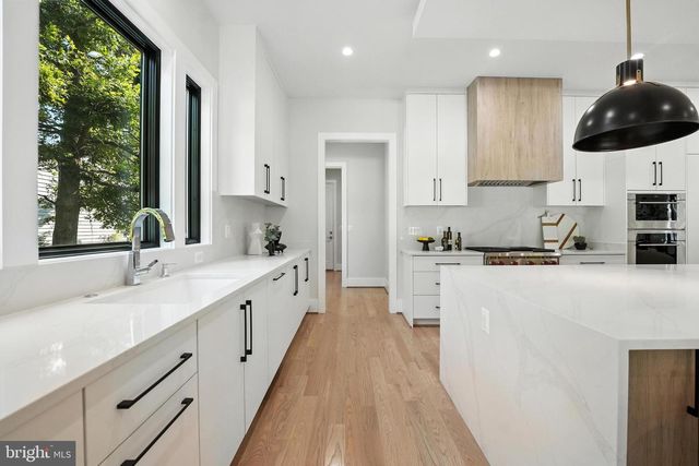 1910 CHERRI DR, Falls Church, VA 22043