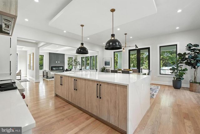 1910 CHERRI DR, Falls Church, VA 22043