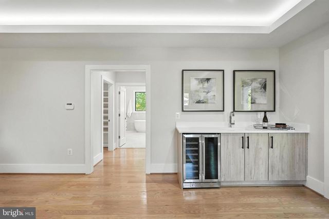 1910 CHERRI DR, Falls Church, VA 22043