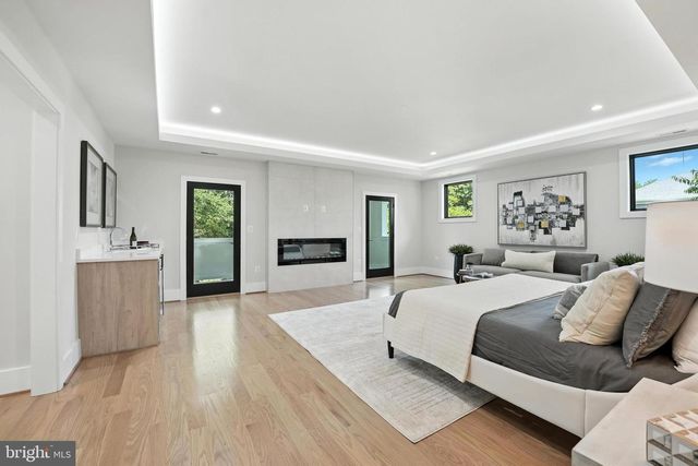 1910 CHERRI DR, Falls Church, VA 22043