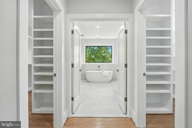 1910 CHERRI DR, Falls Church, VA 22043