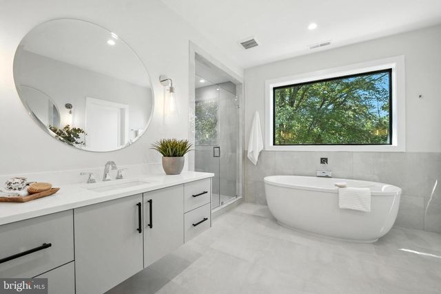 1910 CHERRI DR, Falls Church, VA 22043