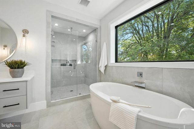 1910 CHERRI DR, Falls Church, VA 22043