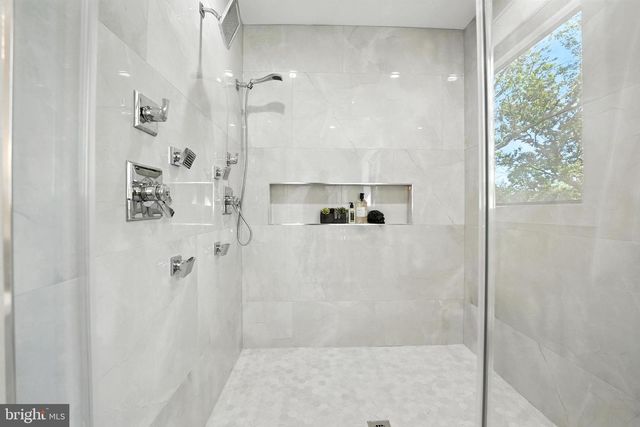 1910 CHERRI DR, Falls Church, VA 22043