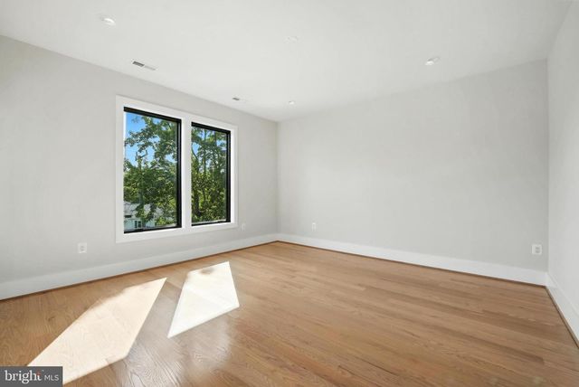 1910 CHERRI DR, Falls Church, VA 22043