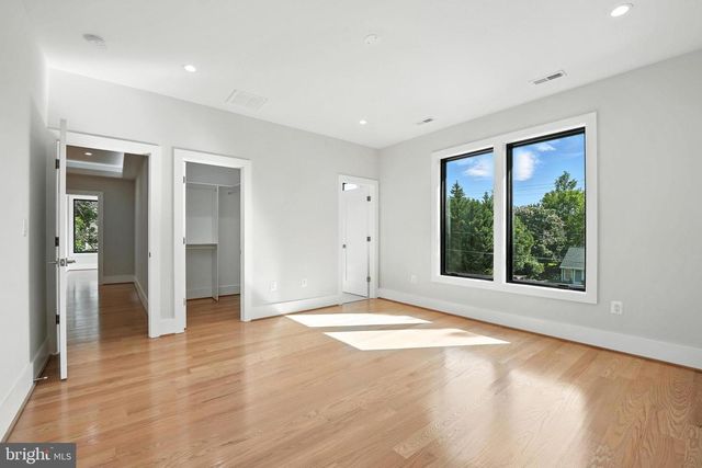 1910 CHERRI DR, Falls Church, VA 22043