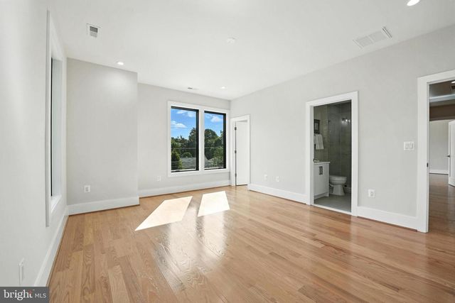 1910 CHERRI DR, Falls Church, VA 22043