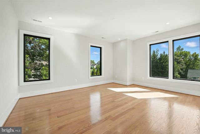 1910 CHERRI DR, Falls Church, VA 22043