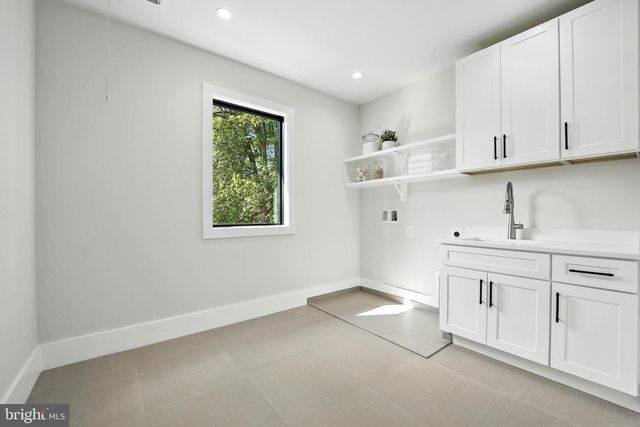 1910 CHERRI DR, Falls Church, VA 22043