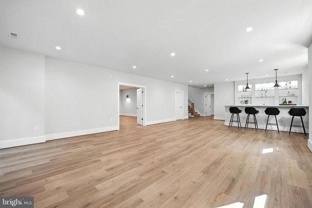 1910 CHERRI DR, Falls Church, VA 22043