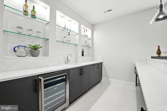 1910 CHERRI DR, Falls Church, VA 22043