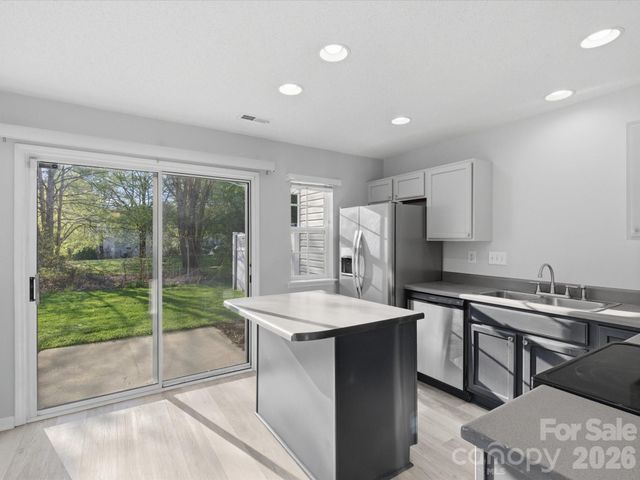 2940 Mayer House Ct, Charlotte, NC 28214