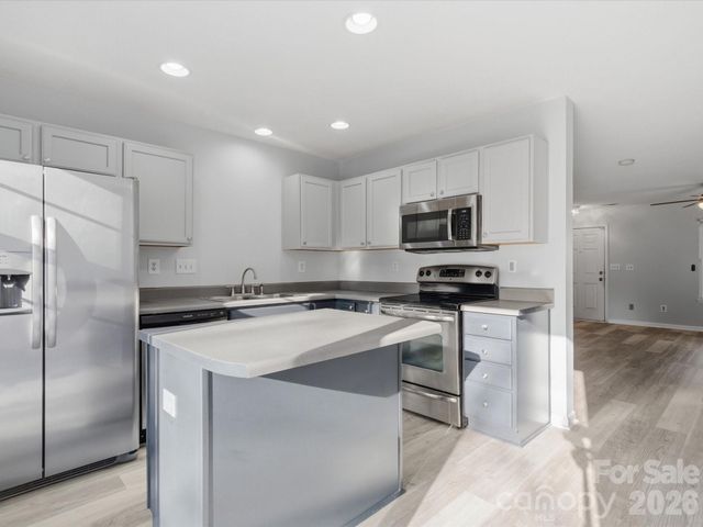 2940 Mayer House Ct, Charlotte, NC 28214