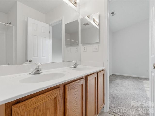 2940 Mayer House Ct, Charlotte, NC 28214