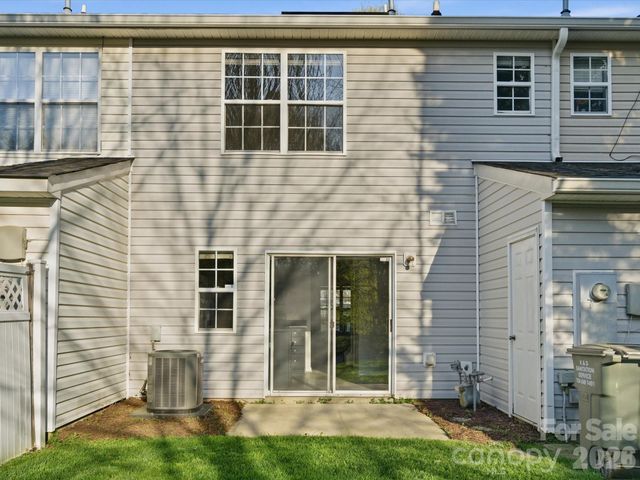 2940 Mayer House Ct, Charlotte, NC 28214