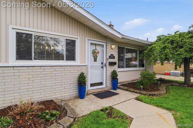 31457 Conway Drive, Westland, MI 48185