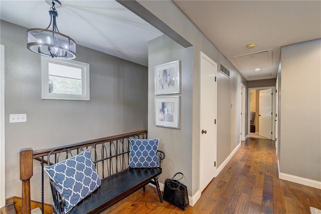 1743 Ridgeview Drive, Lee's Summit, MO 64086
