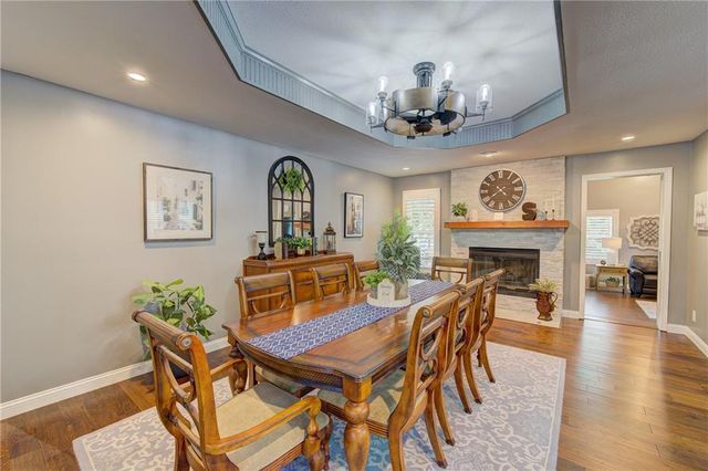 1743 Ridgeview Drive, Lee's Summit, MO 64086
