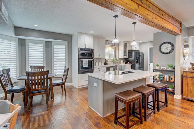 1743 Ridgeview Drive, Lee's Summit, MO 64086
