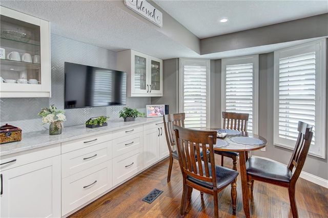 1743 Ridgeview Drive, Lee's Summit, MO 64086
