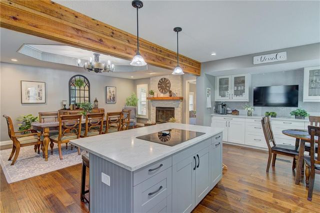 1743 Ridgeview Drive, Lee's Summit, MO 64086
