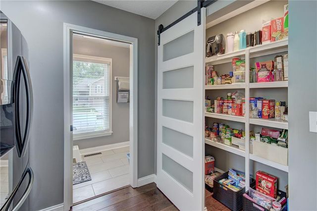 1743 Ridgeview Drive, Lee's Summit, MO 64086