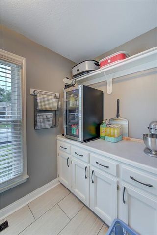 1743 Ridgeview Drive, Lee's Summit, MO 64086