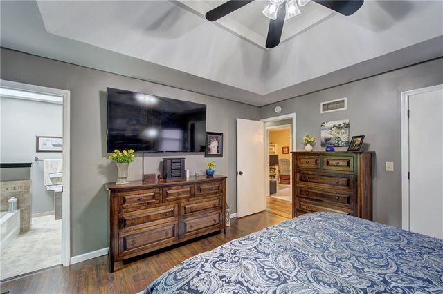 1743 Ridgeview Drive, Lee's Summit, MO 64086