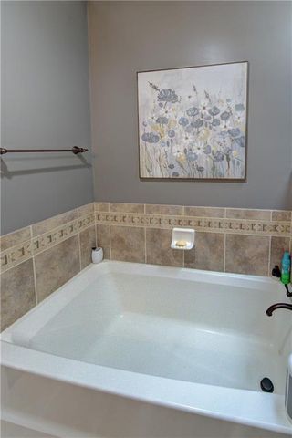 1743 Ridgeview Drive, Lee's Summit, MO 64086