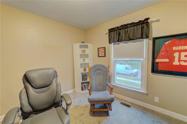 1743 Ridgeview Drive, Lee's Summit, MO 64086