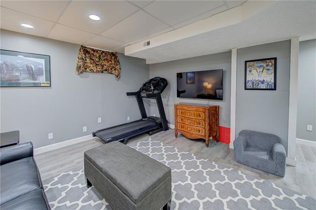 1743 Ridgeview Drive, Lee's Summit, MO 64086