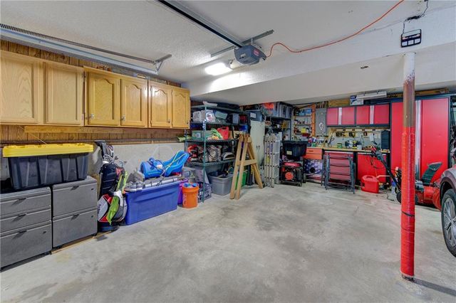1743 Ridgeview Drive, Lee's Summit, MO 64086