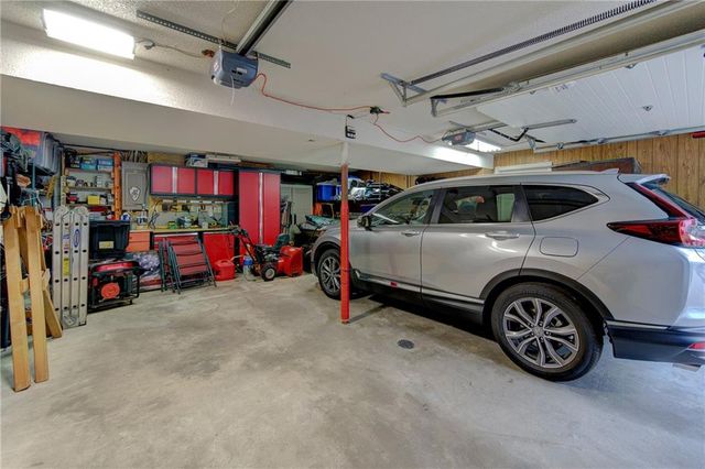 1743 Ridgeview Drive, Lee's Summit, MO 64086