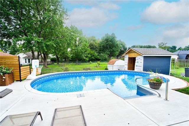 1743 Ridgeview Drive, Lee's Summit, MO 64086