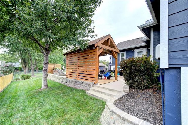 1743 Ridgeview Drive, Lee's Summit, MO 64086