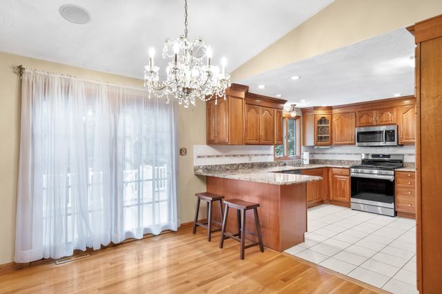 31 Wildmere Ave, Burlington, MA 01803