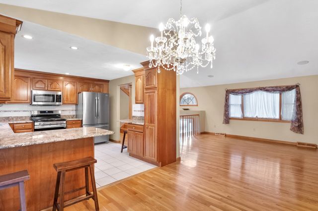 31 Wildmere Ave, Burlington, MA 01803