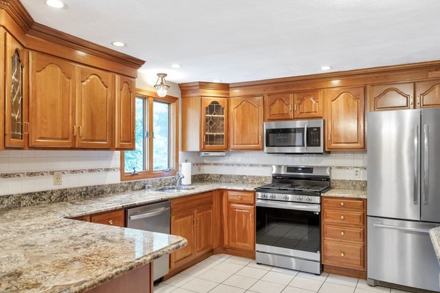 31 Wildmere Ave, Burlington, MA 01803