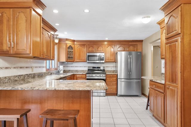 31 Wildmere Ave, Burlington, MA 01803