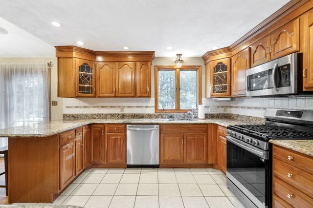 31 Wildmere Ave, Burlington, MA 01803