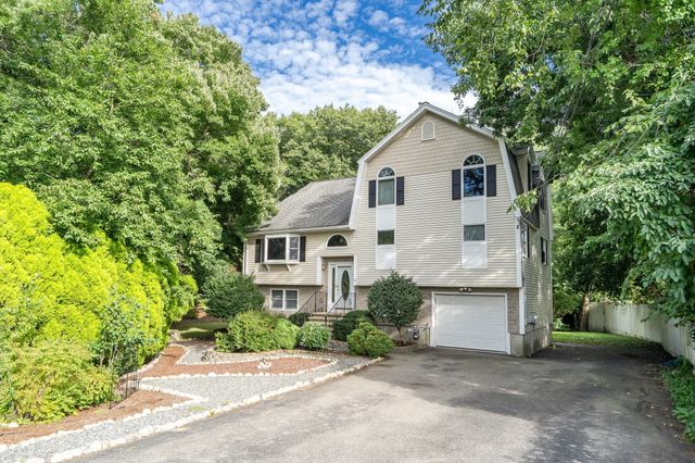 31 Wildmere Ave, Burlington, MA 01803