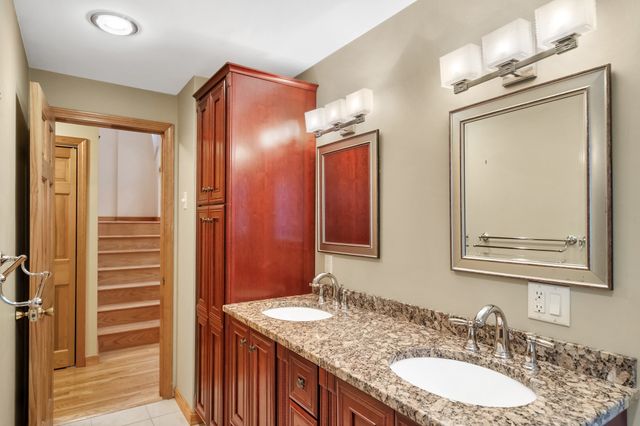 31 Wildmere Ave, Burlington, MA 01803