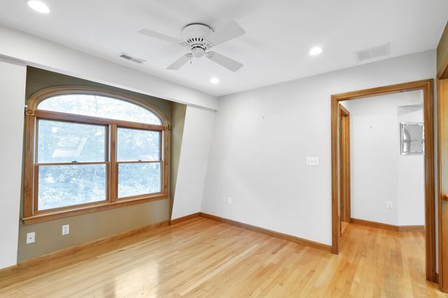 31 Wildmere Ave, Burlington, MA 01803