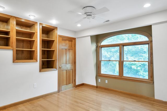 31 Wildmere Ave, Burlington, MA 01803