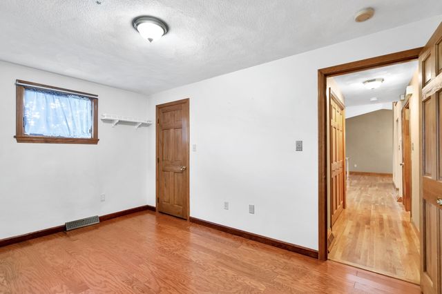31 Wildmere Ave, Burlington, MA 01803