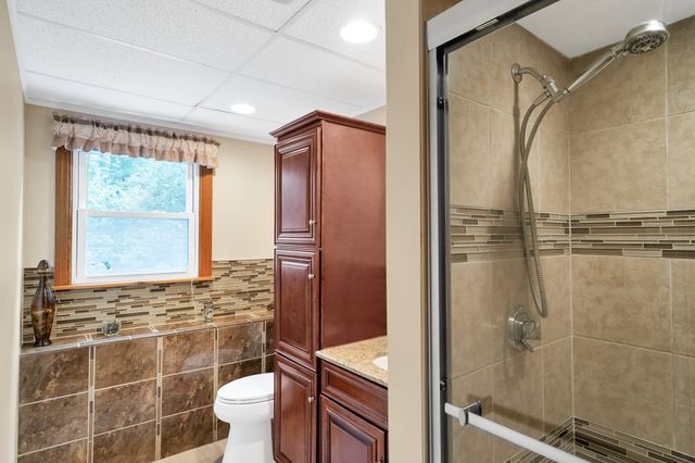 31 Wildmere Ave, Burlington, MA 01803